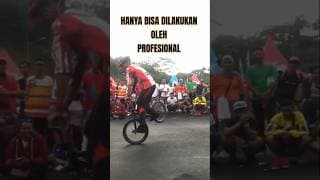 VIRAL: LANSIA ATRAKSI SEPEDA